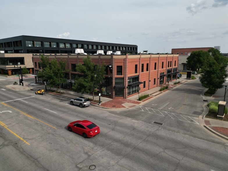 801 E Douglas Ave, Wichita, KS for lease - Building Photo - Image 1 of 4