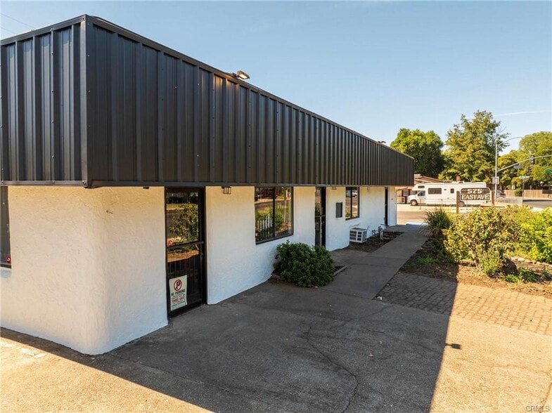 575 East Ave, Chico, CA à vendre - Photo du bâtiment - Image 3 de 14