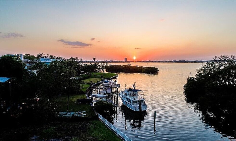 1521 Bay Point Dr, Sarasota, FL à vendre - Aérien - Image 1 de 2
