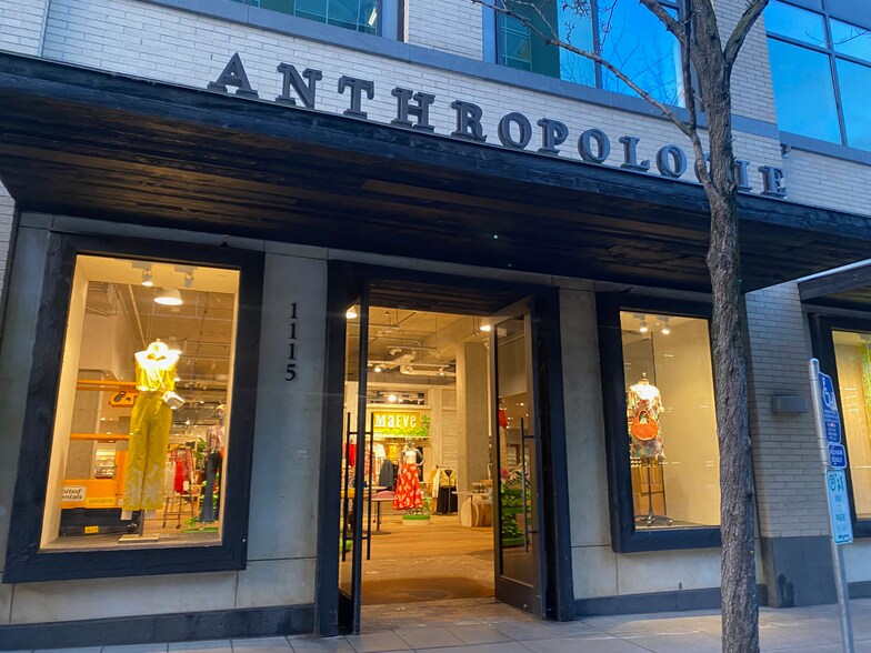 1125 NW Couch St, Portland, OR à louer - Photo du bâtiment - Image 3 de 8