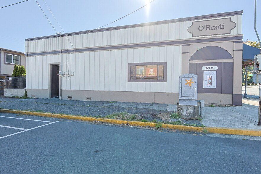 702 Newmark St, Coos Bay, OR à vendre - Photo du bâtiment - Image 2 de 26