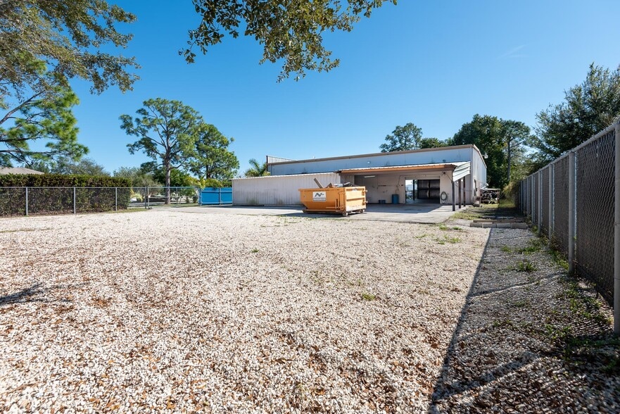 420 NE 3rd Ave, Cape Coral, FL for lease - Building Photo - Image 3 of 22