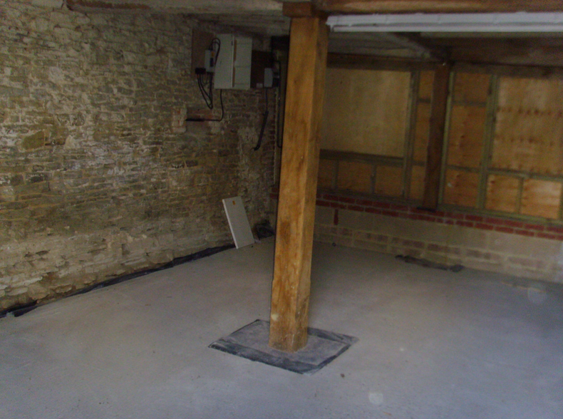 Worthing Rd, West Grinstead for lease - Interior Photo - Image 3 of 3