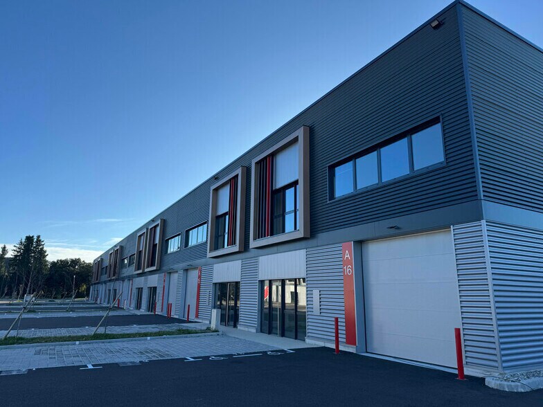 Flex in Avignon for lease - Building Photo - Image 2 of 10