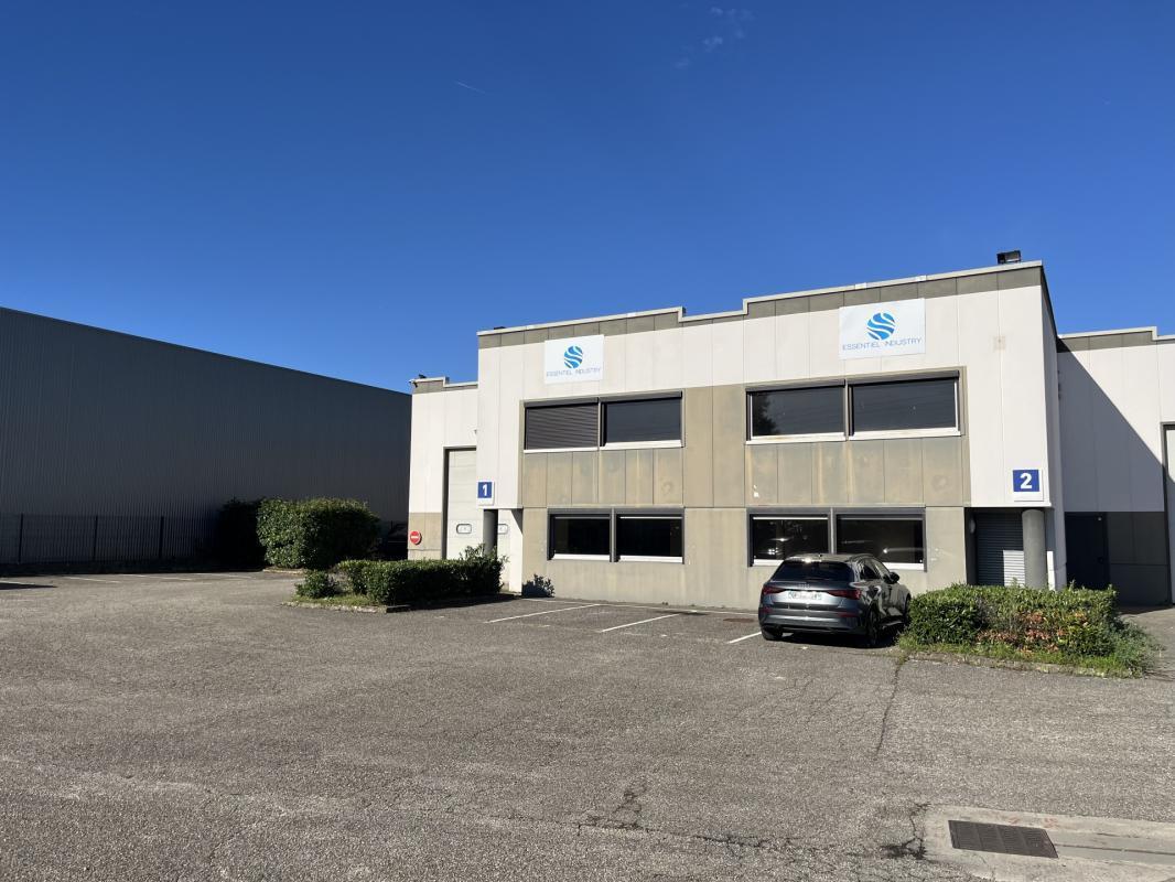 Flex dans Décines-Charpieu à louer Photo du bâtiment- Image 1 de 8