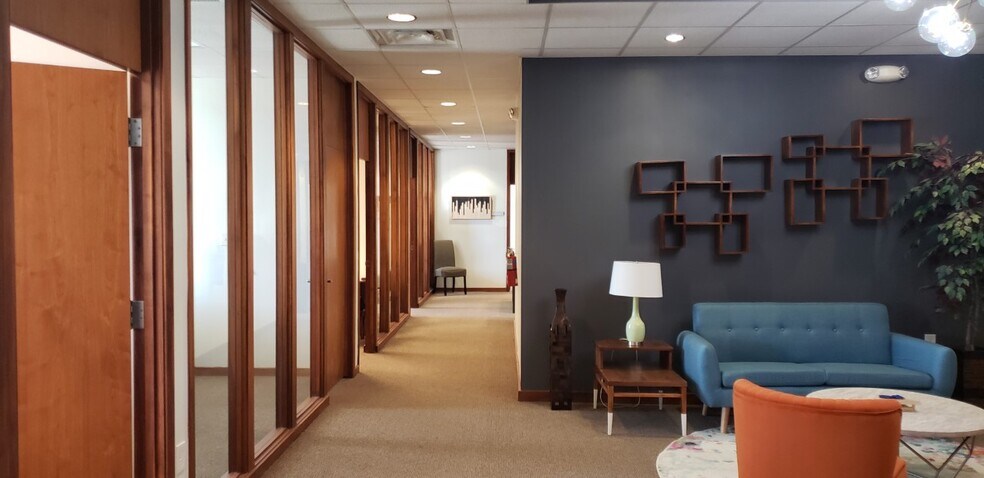 115 S Court St, Crown Point, IN à louer - Hall d’entrée - Image 3 de 15