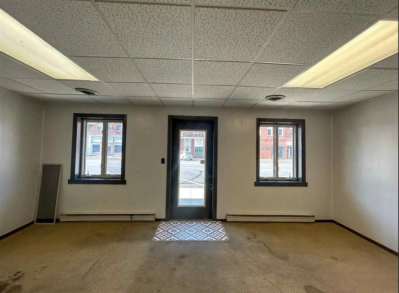 507 W Main St, Mound City, KS for sale - Interior Photo - Image 2 of 7