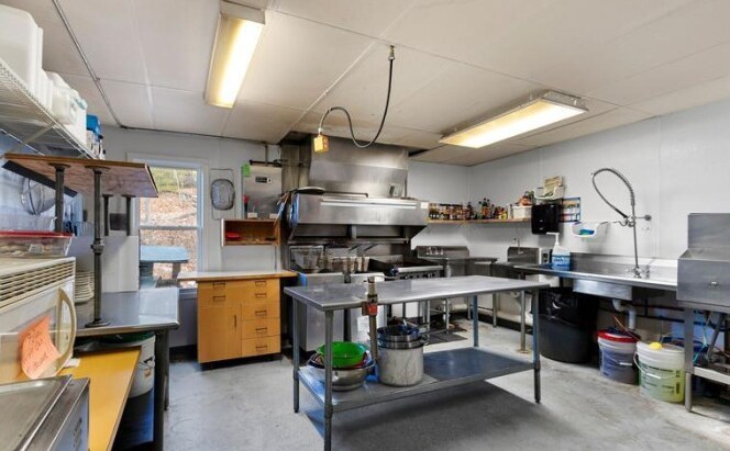 12058 Wisconsin 32, Suring, WI à vendre - Photo intérieure - Image 3 de 9