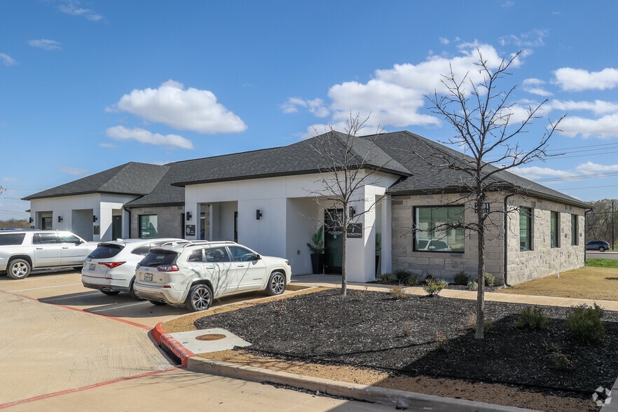 2001 Auburn Hills Pky, McKinney, TX for lease - Primary Photo - Image 1 of 2