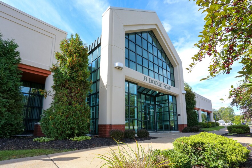 33 Dodge Rd, Amherst, NY à louer - Photo du bâtiment - Image 1 de 10