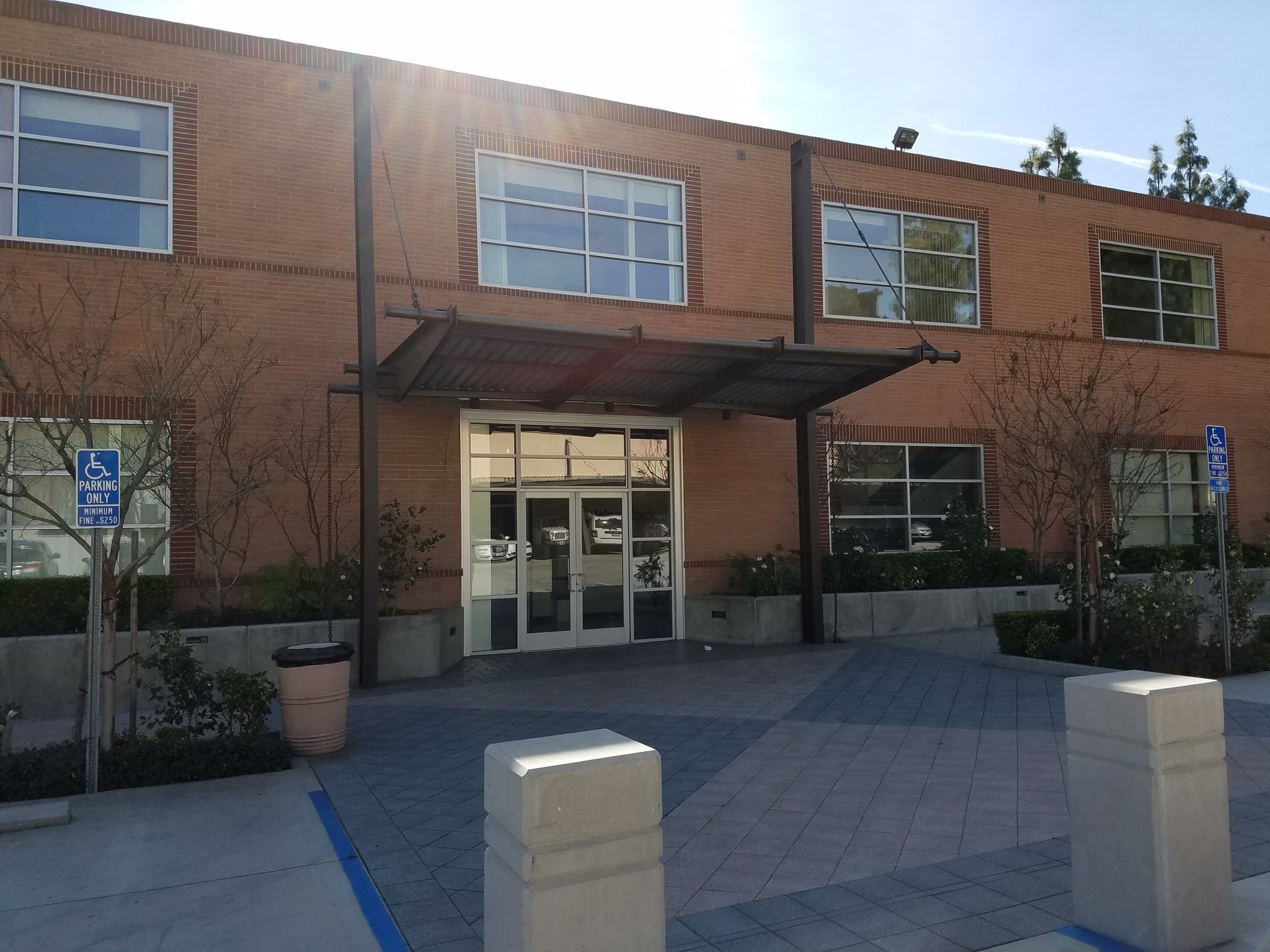 100 E Tujunga Ave, Burbank, CA for lease Building Photo- Image 1 of 10