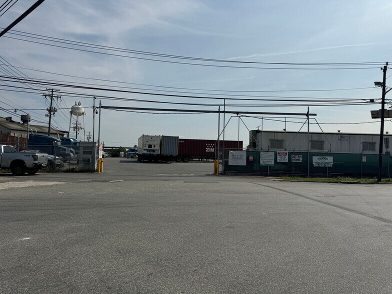 207-215 Avenue L, Newark, NJ à louer - Photo principale - Image 2 de 10