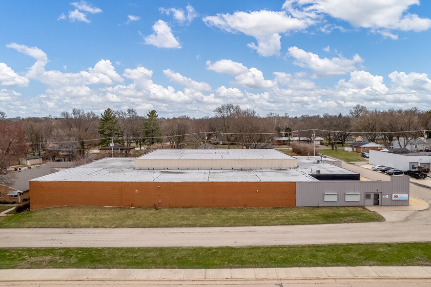 3944 Auburn St, Rockford, IL à vendre - Photo du bâtiment - Image 3 de 54