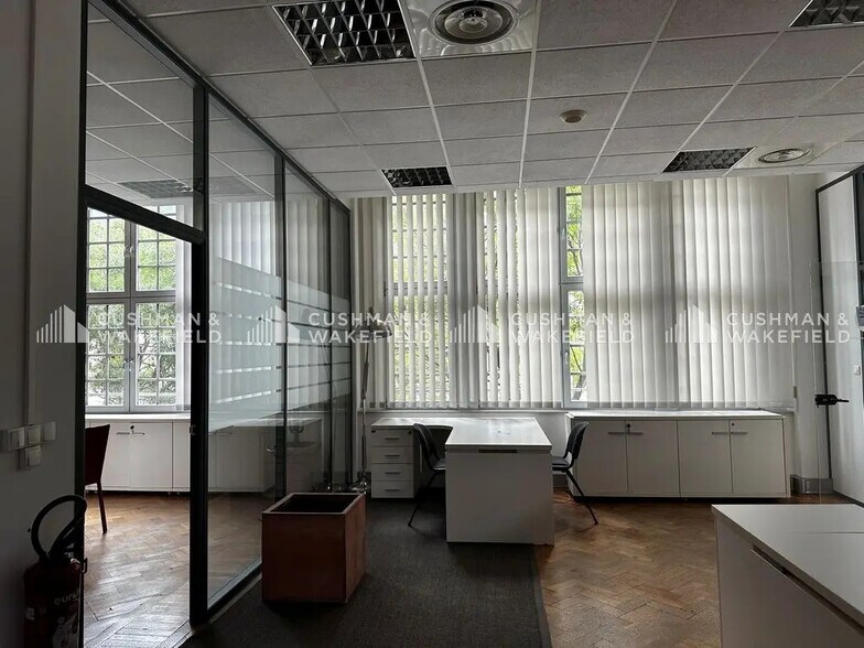 Office in Strasbourg for lease - Interior Photo - Image 3 of 12