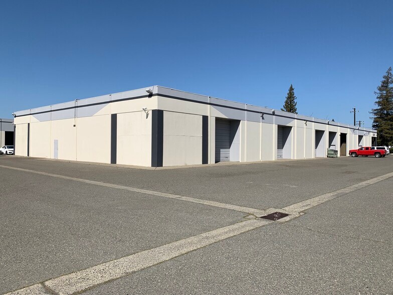 8220 Alpine Ave, Sacramento, CA à louer - Photo du bâtiment - Image 3 de 3