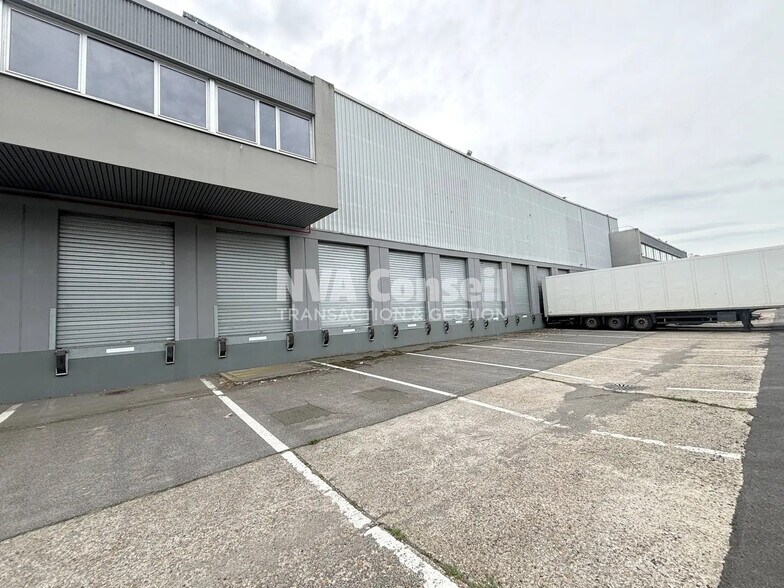 Industrial in Herblay-sur-Seine for lease - Building Photo - Image 2 of 15