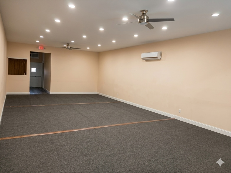 351-357 W Sunrise Hwy, Freeport, NY for lease - Interior Photo - Image 3 of 8