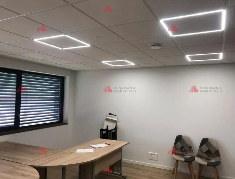 Office in Besançon for lease - Interior Photo - Image 3 of 4