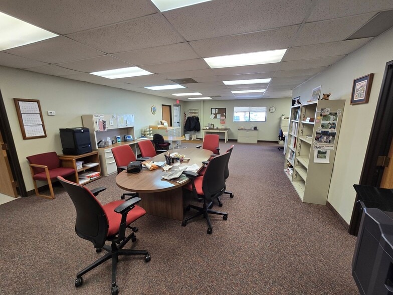 314 S Henry St, Pierre, SD for sale - Interior Photo - Image 3 of 10