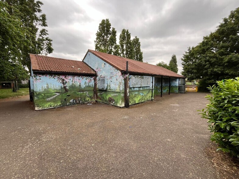 Hecham Close, London for lease - Building Photo - Image 3 of 12