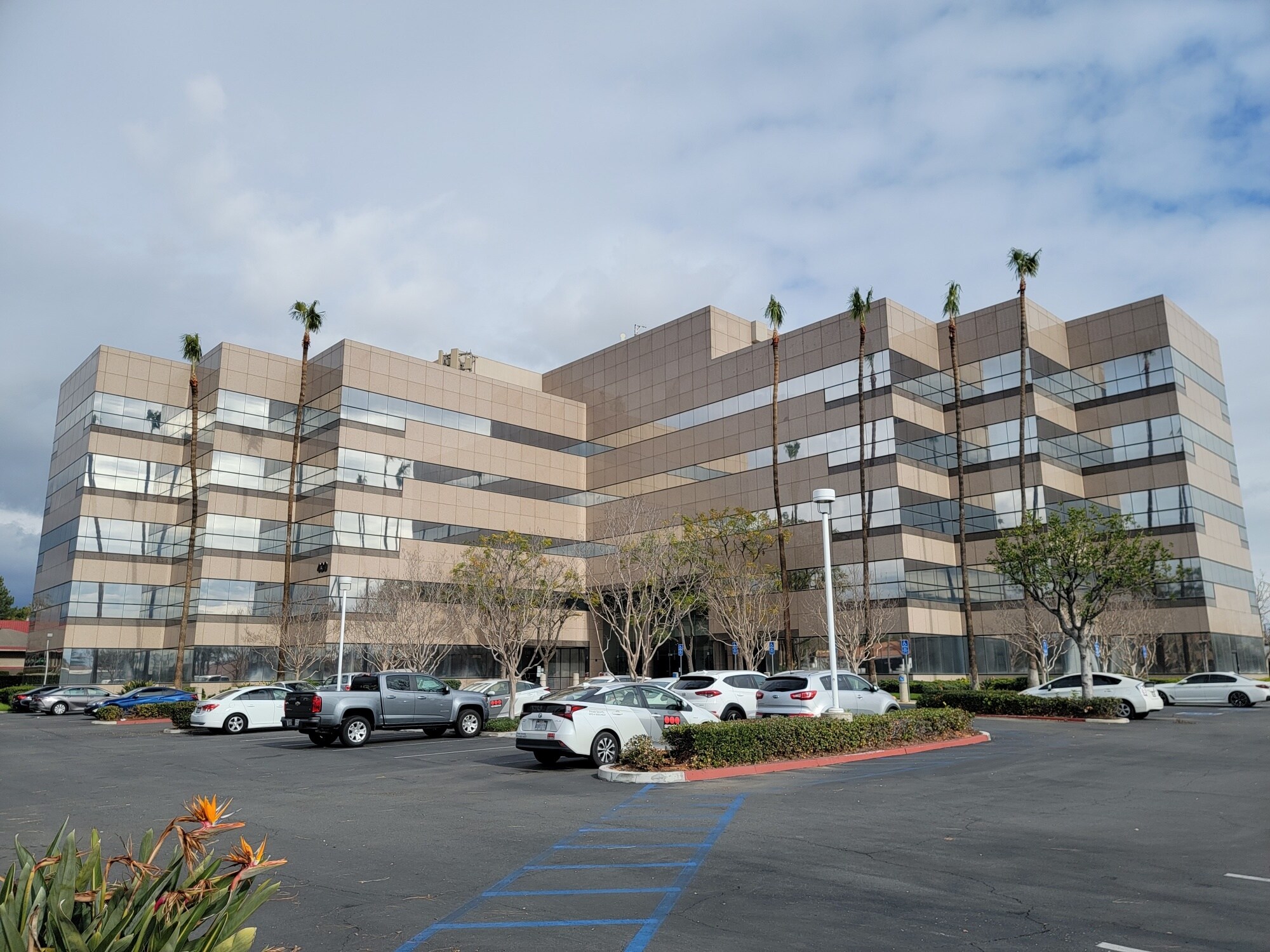 430 N Vineyard Ave, Ontario, CA à louer Photo principale- Image 1 de 6