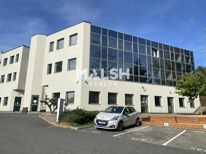 Bureau dans Limonest à louer - Photo du bâtiment - Image 1 de 12