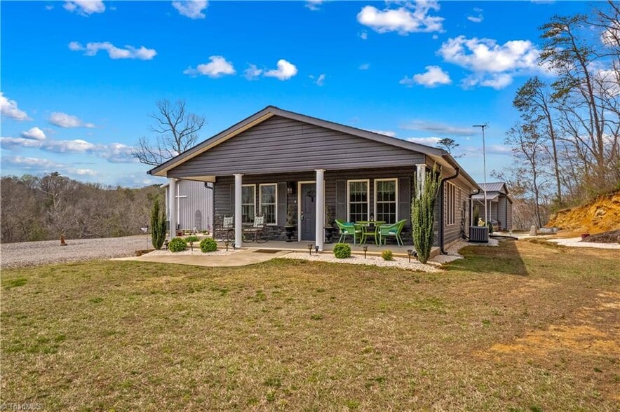 1595 Cheatham Ford Rd, Hiddenite, NC for sale - Building Photo - Image 3 of 21