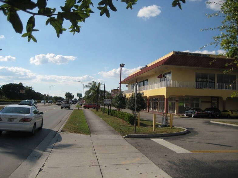 12803-12897 SW 42nd St, Miami, FL à louer - Photo du bâtiment - Image 3 de 3