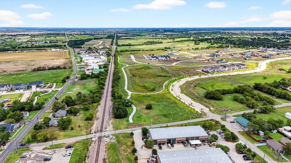 512 N Oklahoma Dr, Celina, TX for lease - Building Photo - Image 3 of 12