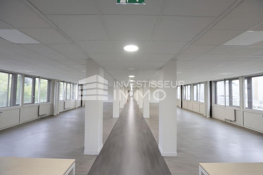 Office in Boissy Saint Leger for lease - Building Photo - Image 2 of 14