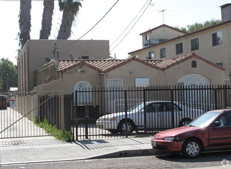 7304 Canby Ave, Reseda, CA à vendre - Photo du bâtiment - Image 3 de 38