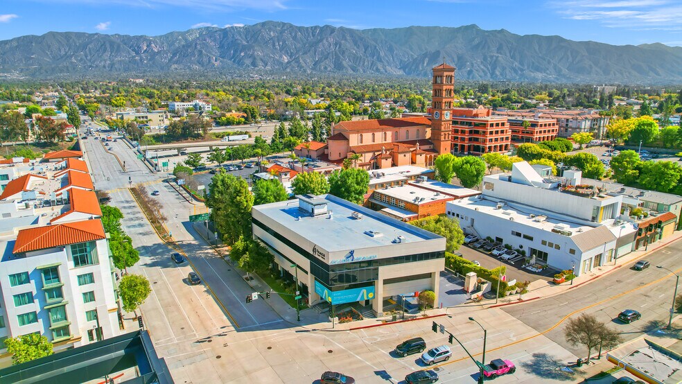 224 N Fair Oaks Ave, Pasadena, CA à louer - Photo du bâtiment - Image 3 de 11