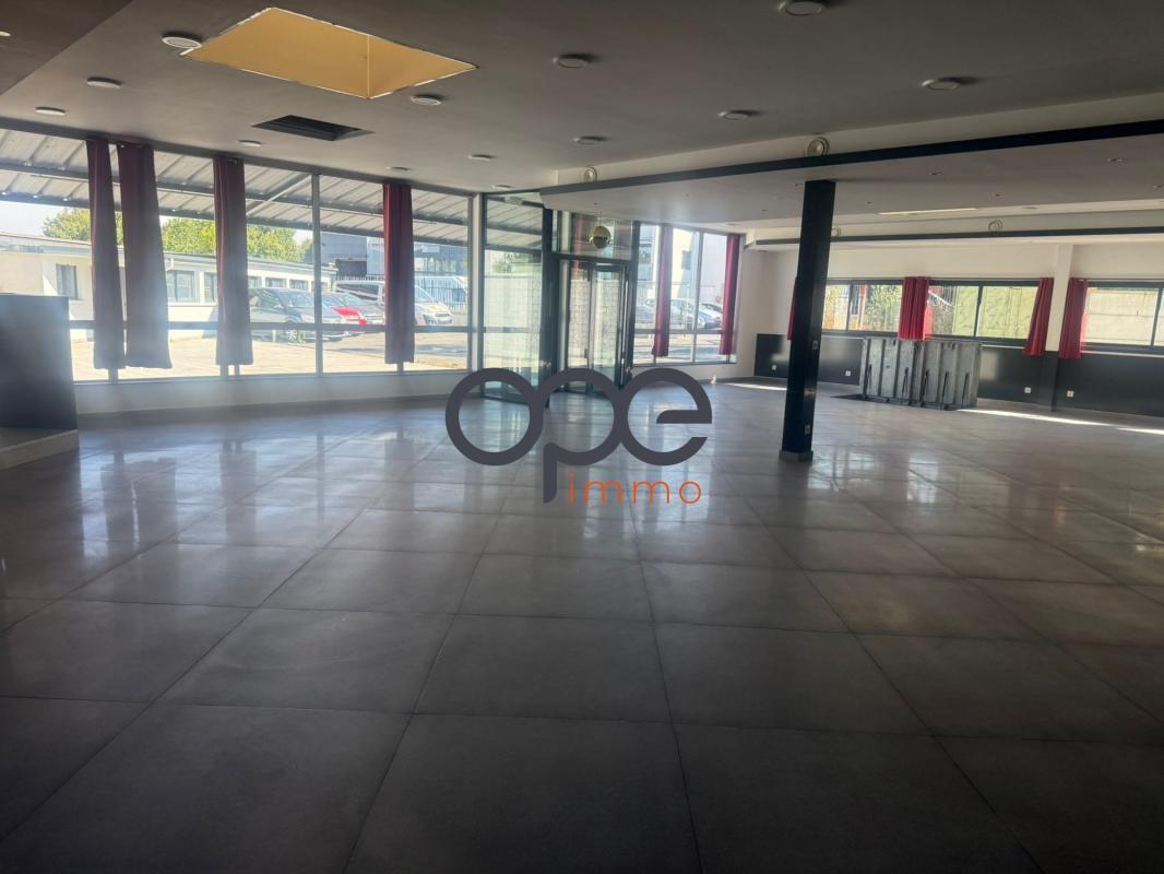 Retail in Baillet-en-France for lease Building Photo- Image 1 of 14