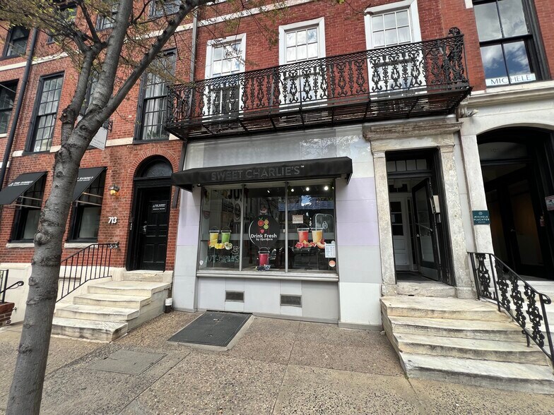 711 Walnut St, Philadelphia, PA for lease - Building Photo - Image 1 of 14