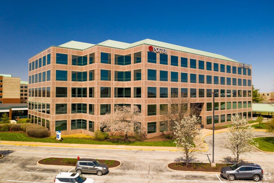13723 Riverport Dr, Maryland Heights, MO for lease - Building Photo - Image 1 of 15