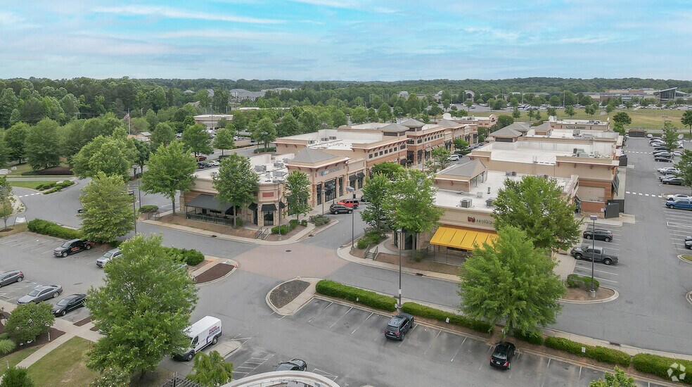 9330 Center Lake Dr, Charlotte, NC for lease - Building Photo - Image 2 of 4