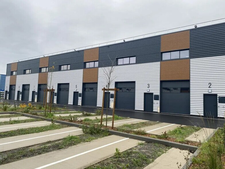 Bureau dans Gradignan à louer - Photo du bâtiment - Image 3 de 16