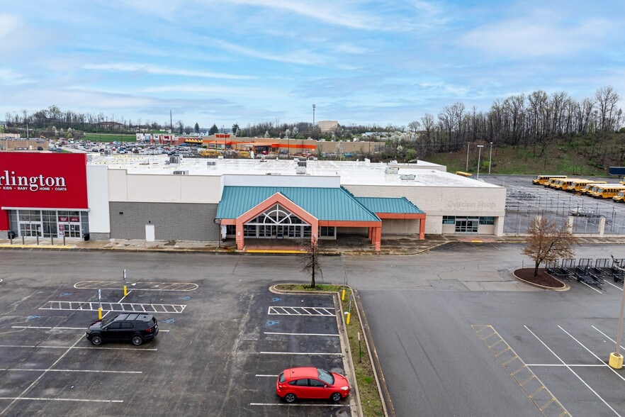 99 Matthew Dr, Uniontown, PA à louer - Photo du bâtiment - Image 2 de 6