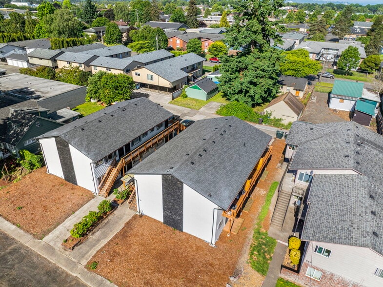 947 7th Ave, Longview, WA à vendre - Photo du bâtiment - Image 3 de 20