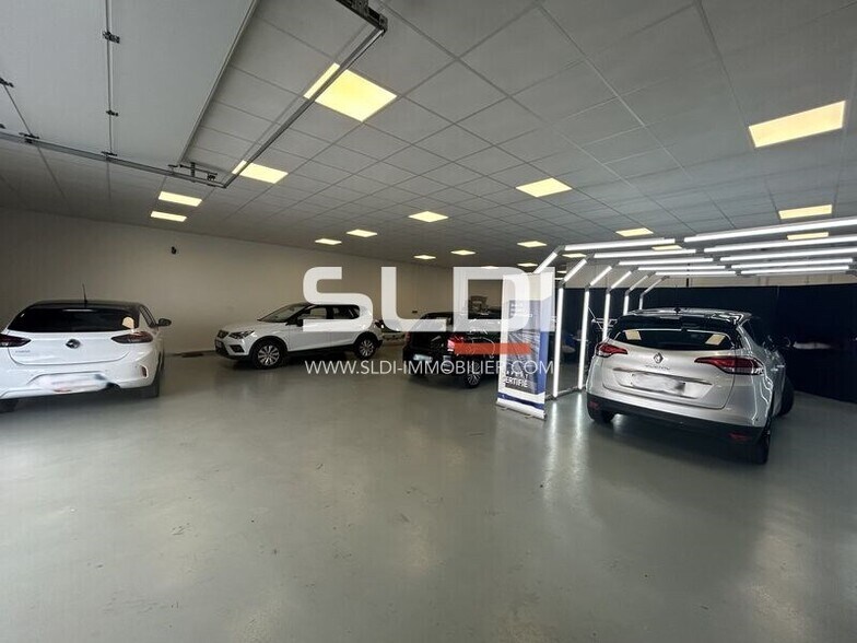 Flex in Reyrieux for lease - Interior Photo - Image 2 of 9