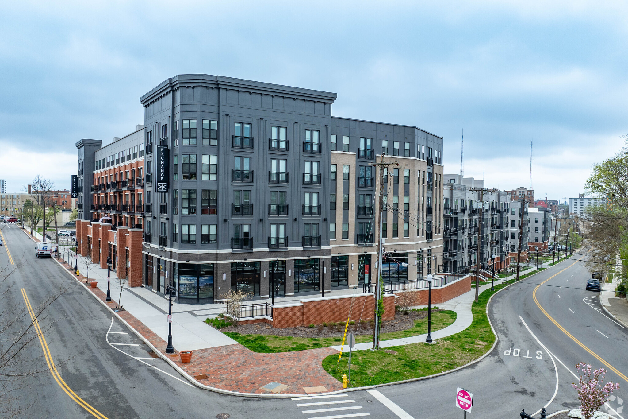 2533 Woodburn Ave, Cincinnati, OH for lease Primary Photo- Image 1 of 42