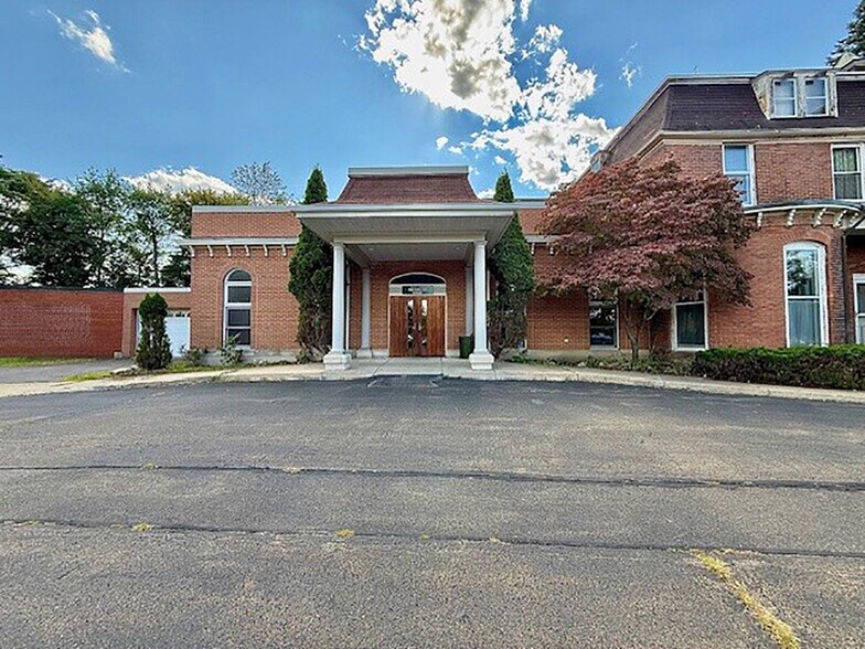 145 E Main St, Fredonia, NY à louer - Photo principale - Image 1 de 13