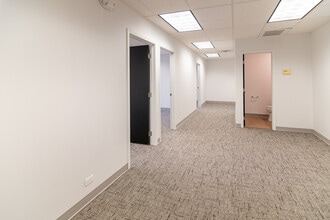 1803 Hicks Rd, Rolling Meadows, IL for lease Interior Photo- Image 2 of 5