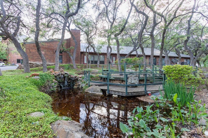 8600 Wurzbach Rd, San Antonio, TX à louer - Photo du bâtiment - Image 2 de 10