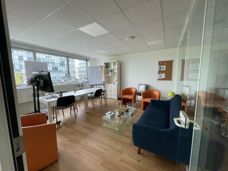 Office in Noisy-le-Grand for lease - Interior Photo - Image 1 of 9