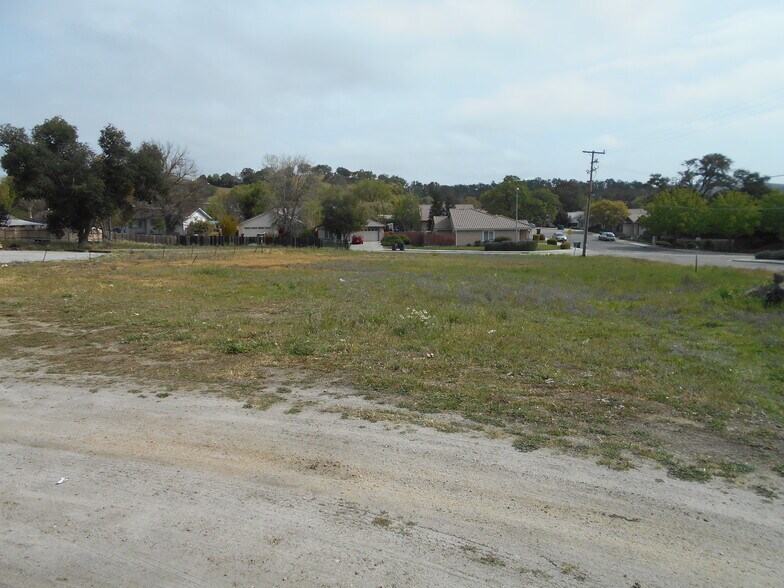 8201-8293 Cascada Rd, Atascadero, CA à vendre - Photo du bâtiment - Image 2 de 14