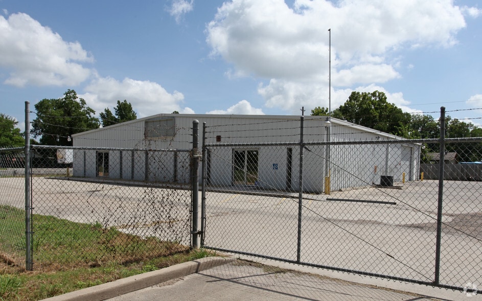 16450 Lee Rd, Humble, TX à vendre - Photo principale - Image 1 de 6