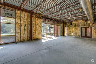 4655 N Port Washington Rd, Glendale, WI for lease Interior Photo- Image 2 of 4