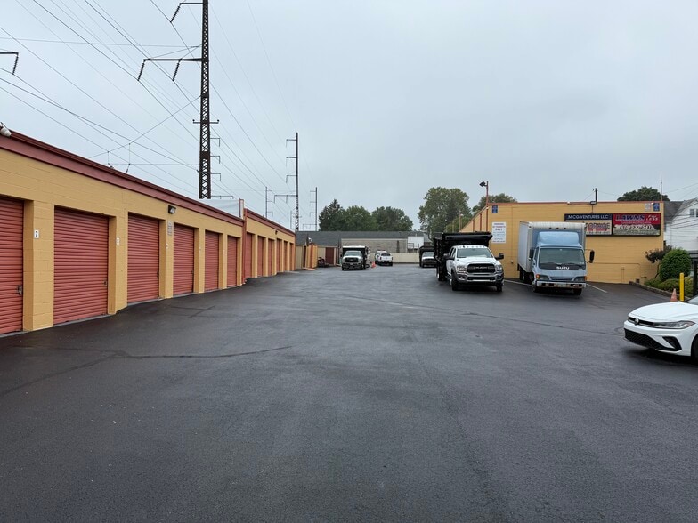 1124 Lincoln Ave, Prospect Park, PA à louer - Photo du bâtiment - Image 2 de 9