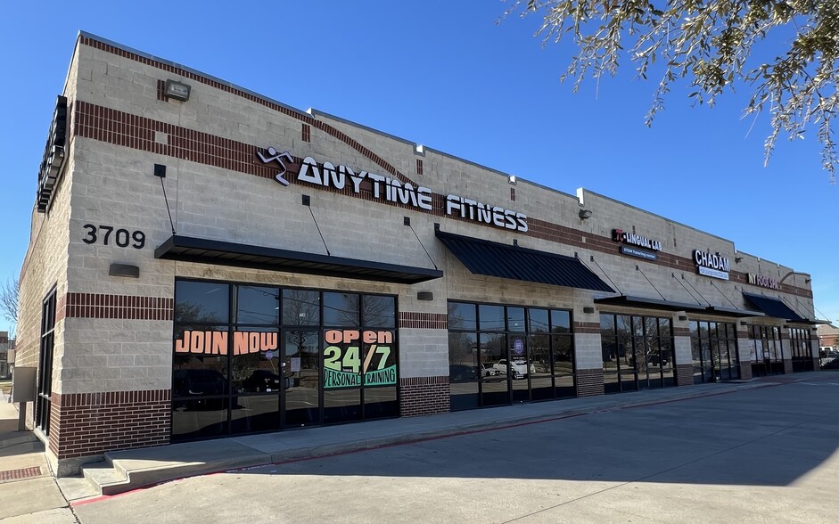 3709 Old Denton Rd, Carrollton, TX for lease - Building Photo - Image 1 of 2